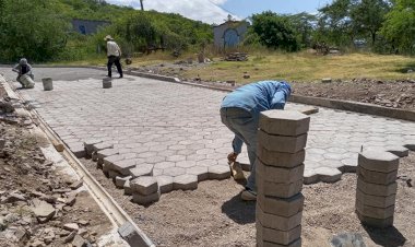 Pavimentan calles en San Miguel de Lozano