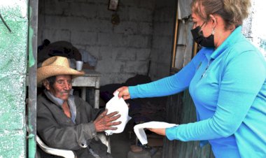 Continúa DIF Ixcaquixtla entrega de alimentos a adultos mayores