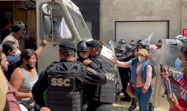 Gobierno morenista de la CDMX reprime a familias de Tláhuac inundadas de aguas negras