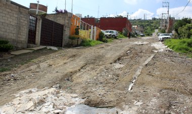 Exigen pavimentación y agua potable para la colonia La Mora