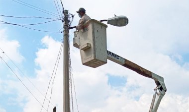 Continúa reparación de luminarias en Tláhuac