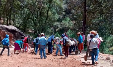 Logra Antorcha reparación de camino en Cadereyta 