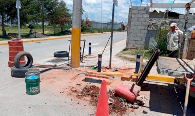 Colocación de alcantarillas de drenaje en la zona sur