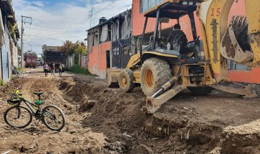 Pavimentan parte baja del Barrio San Pedro en Chimalhuacán