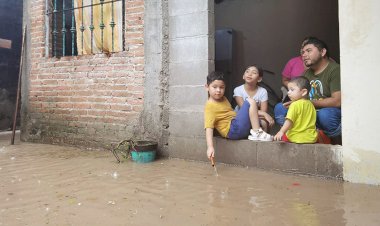 Negligencia de la 4T deja comunidades bajo el agua