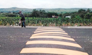 Brinda ayuntamiento mantenimiento a infraestructura vial