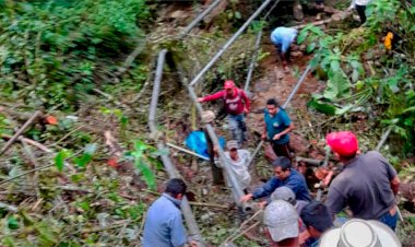 Atiende ayuntamiento huitzilteco fuga de agua debido a derrumbe