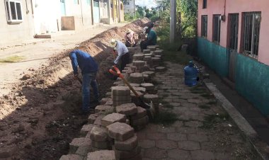 Dan continuidad a proyectos de red de agua potable en Tecomatlán