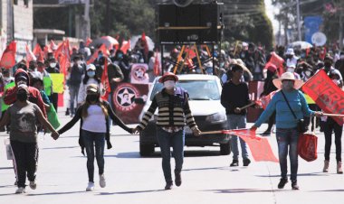 Alcalde niega educación a jóvenes de Amozoc