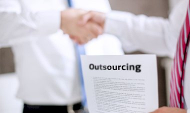 Outsourcing, un efecto de la pobreza muy lucrativo para el sistema