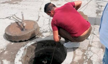 Desazolvan drenaje en el barrio de El Calvario