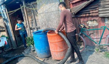 Abastecen de agua a colonias humildes de la CDMX