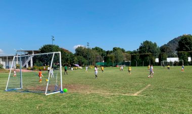 Antorcha realiza encuentro amistoso de futbol