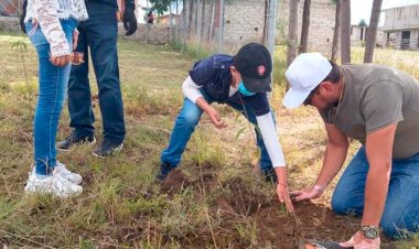 Realizan antorchistas jornada de reforestación