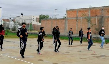 Maestros y alumnos celebran jornada de activación física