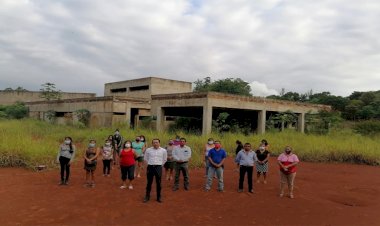 Alcalde electo de Soteapan exige conclusión de obras de salud