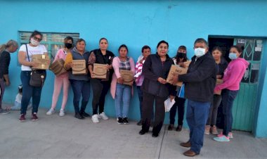 Entrega DIF de Calera despensas a mujeres