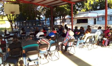 En Guasave, reciben conferencia sobre redes sociales 