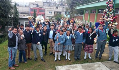 Con un recital musical, celebran el sexto aniversario de la banda musicalizada “Los tiburones blancos”