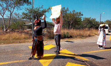 Estudiantes de Tlaxiaco realizan colecta pública en Huajuapan