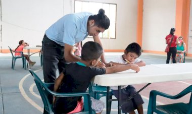 Impulsa joven antorchista talleres de dibujo en Pinotepa Nacional