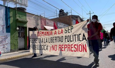 En Puebla, reprimen a maestros y estudiantes