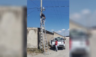 Reparan luminarias en “Los Garcías”