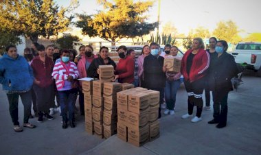 Reciben despensas mujeres organizadas de Calera