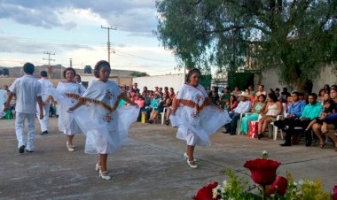 Imparten cursos de danza folclórica a estudiantes  