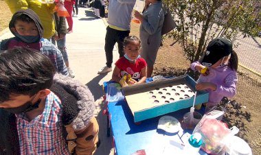 Realizan vendimia en escuela 