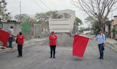 Dan banderazo de salida para iniciar pavimentaciones