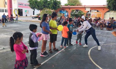 Festejan con éxitos a niños en Antorcha Popular 1