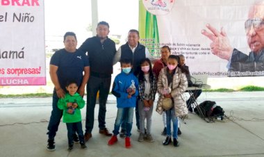 En Toluca le celebran a mamás y niños