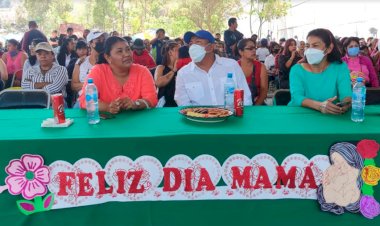 Celebran el “Día de las madres” en colonia antorchista