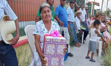 Antorcha festeja el día de las Madres en Tantoyuca