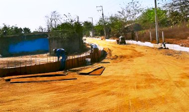 Avanza pavimentación de calle en pueblo de San Marcos