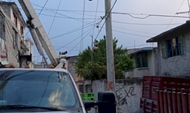 Reparan luminarias en la colonia Clara Córdova Morán