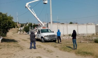 Antorchistas de Huamantla logran alumbrado en la 6 de Junio