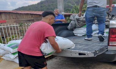 Campesinos de Córdoba beneficiados con fertilizante