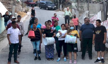 Llegan recibos locos, pero no tienen agua en Camino Verde