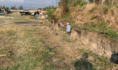 En Zapopan dan mantenimiento a canal de agua pluvial