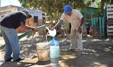 Drenaje y pavimentación, piden para Los Cocos