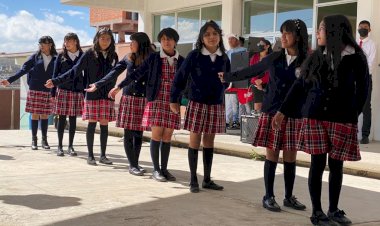 Estudiantes de secundaria celebran fin de cursos      