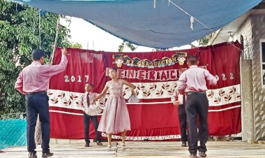 Alumnos se gradúan con ayuda de sus padres: Gobierno de Campeche no atiende educación.