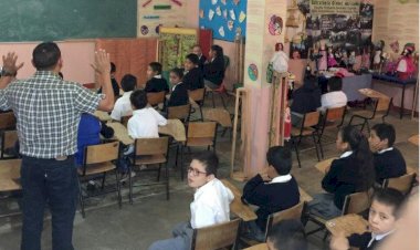 Estudiantes de Asientos debaten sobre necesidades estudiantiles