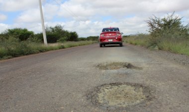 Crece reclamo ciudadano por mal estado de carreteras de Zacatecas