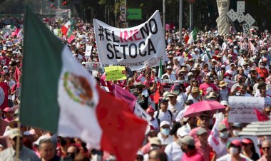 En respuesta a la marcha por la democracia, AMLO vuelve a las calles