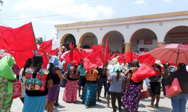 Soluciones, demandan familias a alcalde de Guichicovi