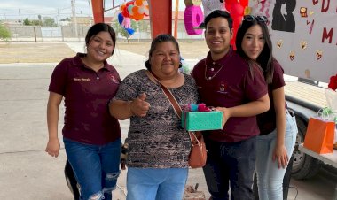 Estudiantes antorchistas festejan a niños y madres en San Pedro