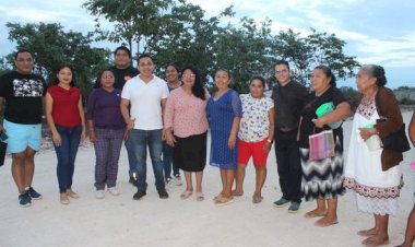 Festejan a las madres y a los niños en la colonia La Antorcha de Bacalar